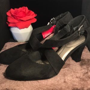 NWT size 9W dexflex comfort black pumps